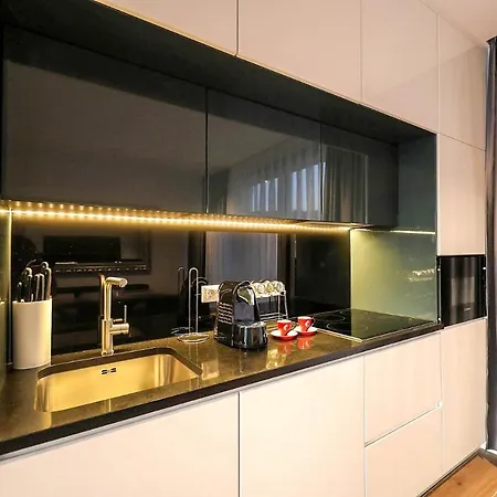 Sleeps 6 With Pool Air Con And Wifi *