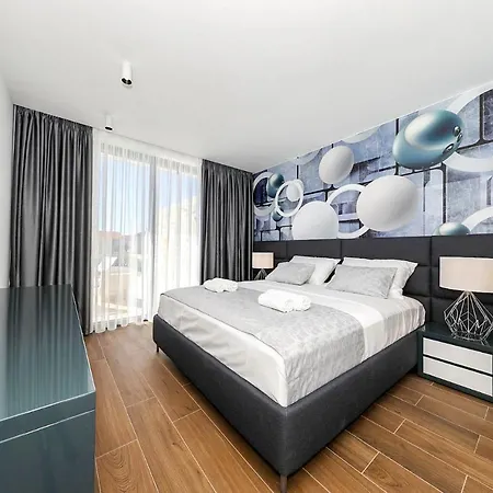 Sleeps 6 With Pool Air Con And Wifi Vila Ugrinici