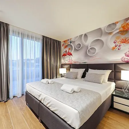 Sleeps 6 With Pool Air Con And Wifi Vila Ugrinici
